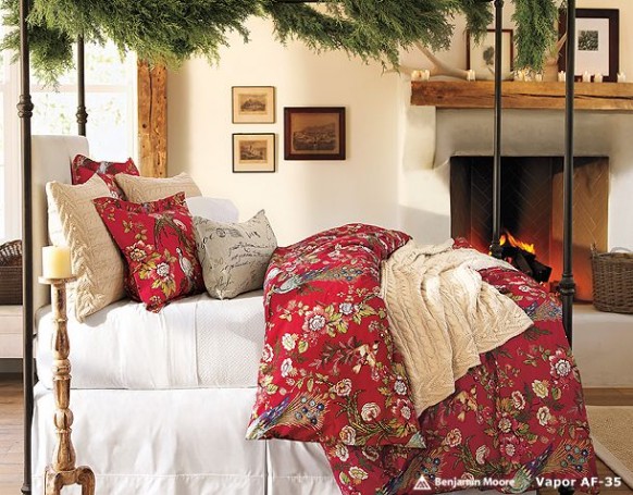 http://www.home-designing.com/wp-content/uploads/2009/12/bedroom-for-christmas-582x455.jpg
