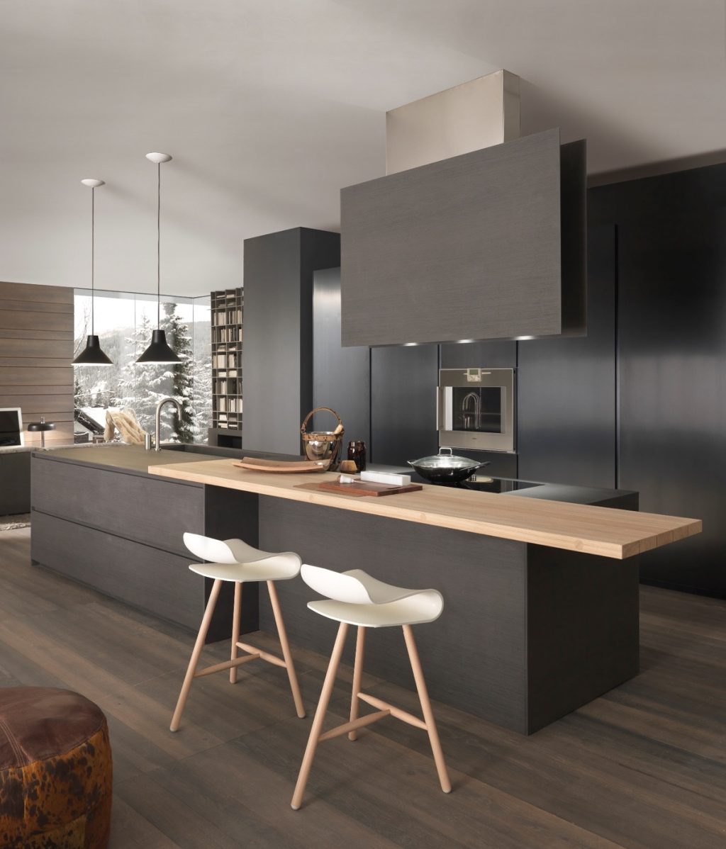 black kitchen with warm wooden tones