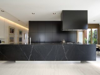 35 Stunning Black Kitchens That Tempt You To Go Dark For Your Next Remodel