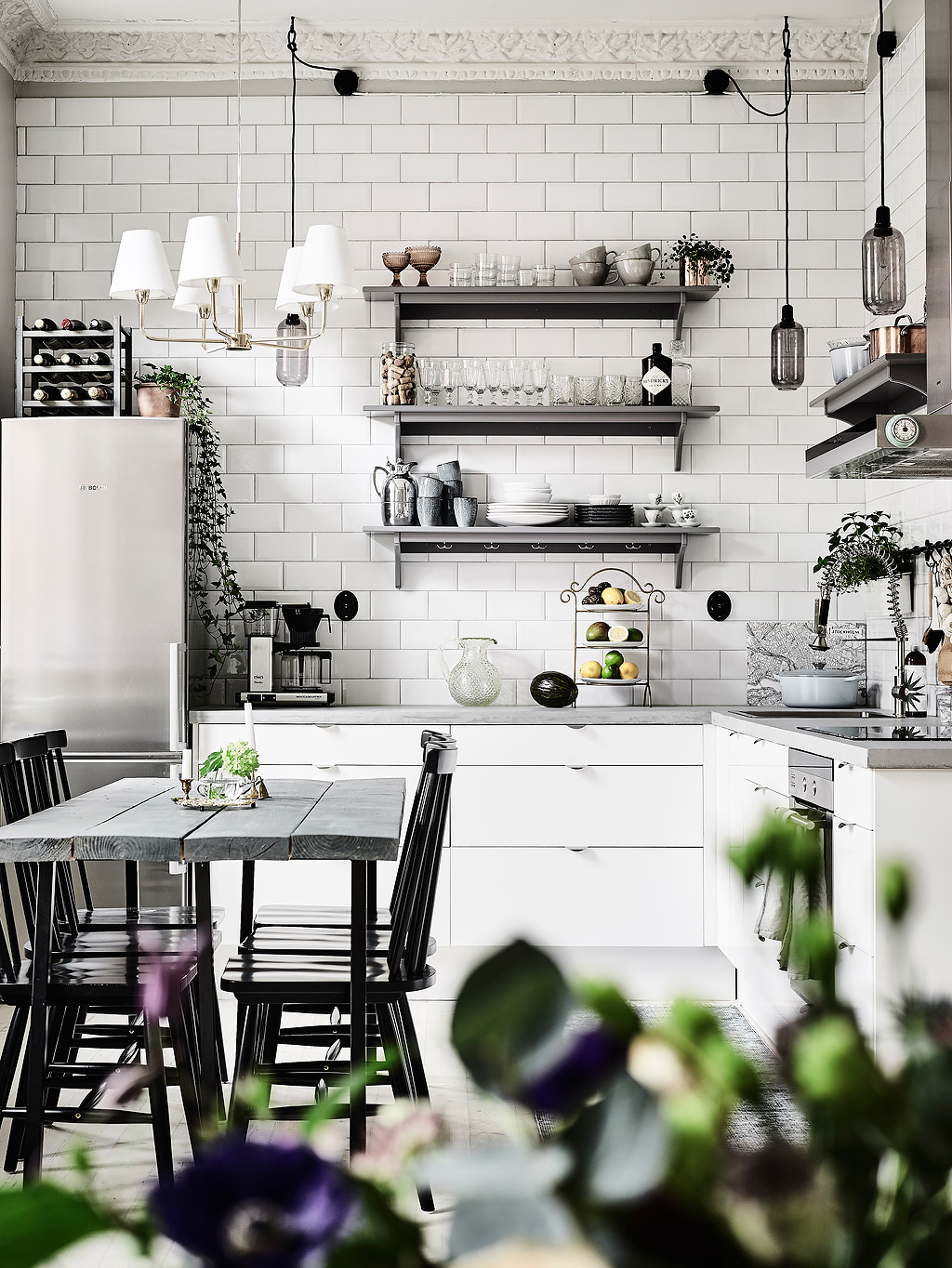 https://www.home-designing.com/wp-content/uploads/2017/01/Scandinavian-look-grey-kitchen-designs.jpg