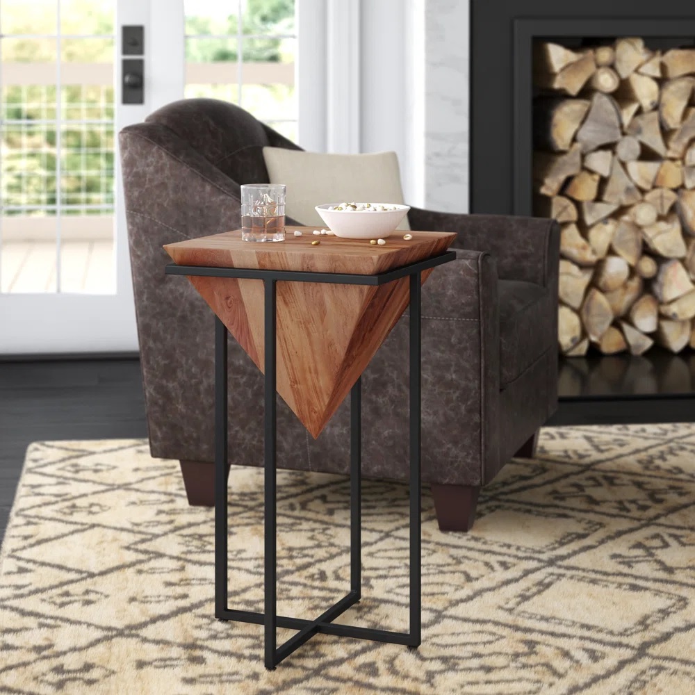 End table with inverted pyramid tabletop