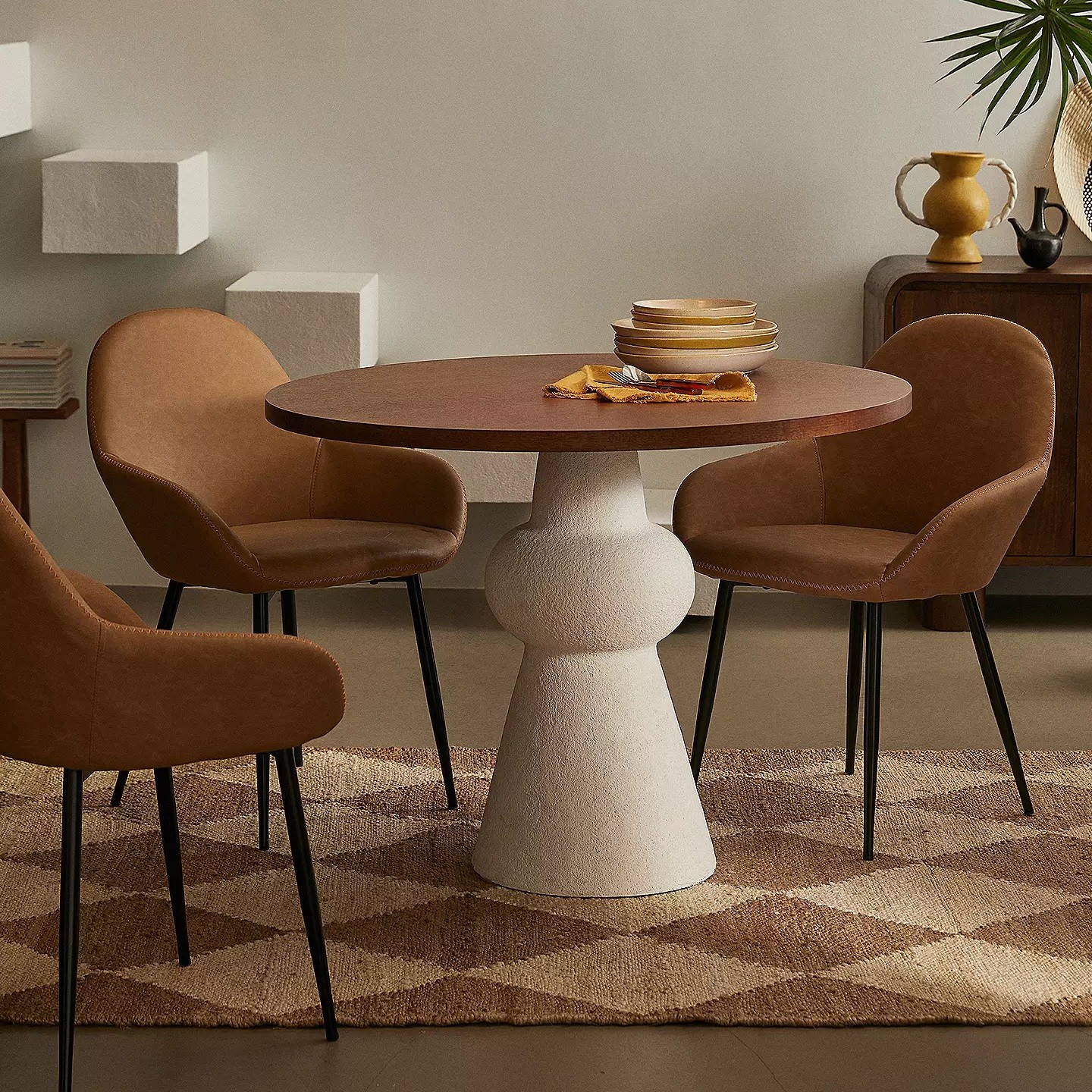 Pedestal table with textured white base and birch wood tabletop