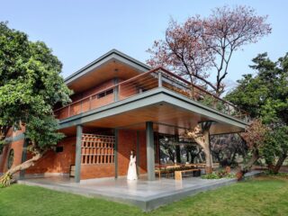 An Exquisite Weekend House In A Sapota Plantation In Northern India [Video]