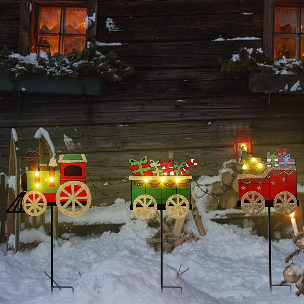 51 Outdoor Christmas Decorations to Help Spread Cheer In Your Neighborhood