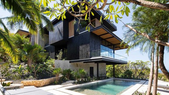 A Costa Rican House With Privileged Views Of The Pacific [Video]