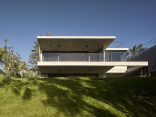 A Calm And Meditative Australian Beach House [Video]