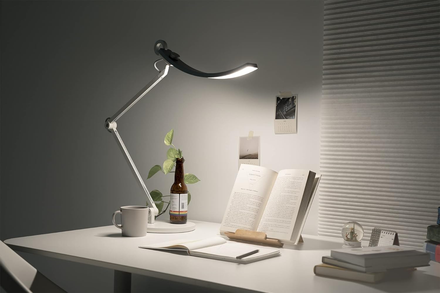 LED Table Lamp with Smile Curve Technology