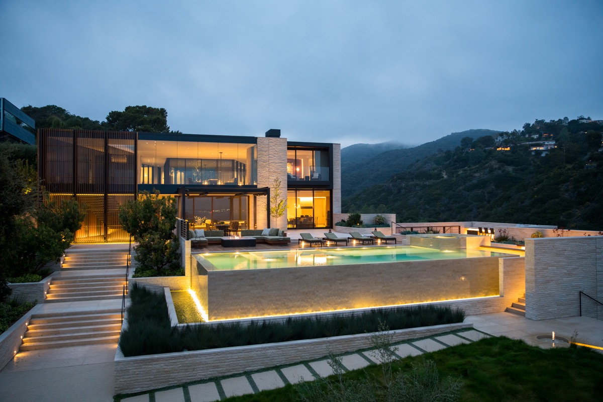 modern mansions with pool