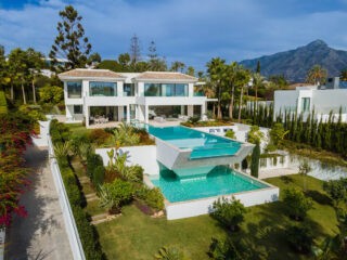 Exploring a 6-Bedroom Luxury Villa in Marbella’s Golf Valley