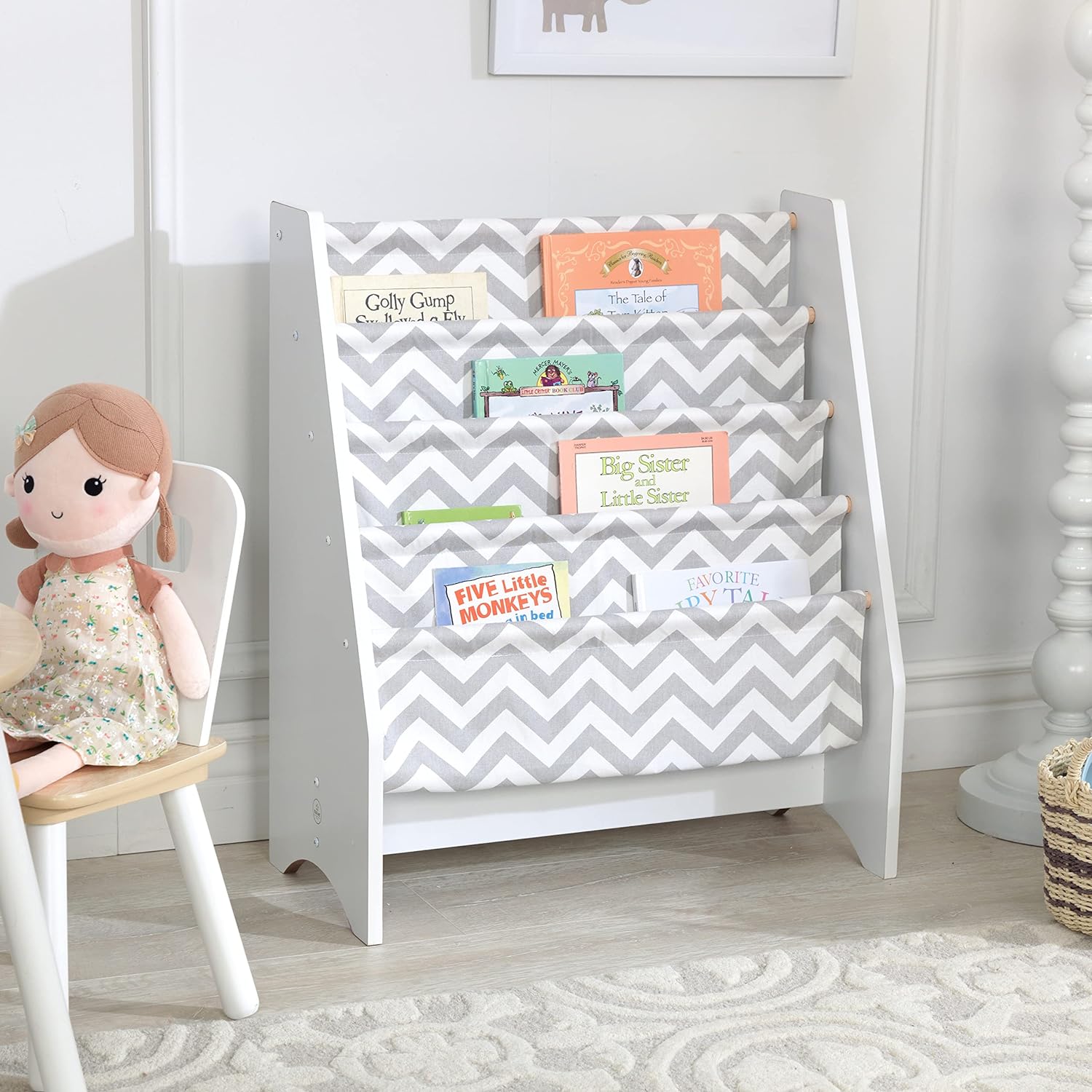 chevron stripe kids bookshelf DIY design cheap affordable way to display kid's books in bedroom reading nook decoration ideas sling style bookcase for picture books