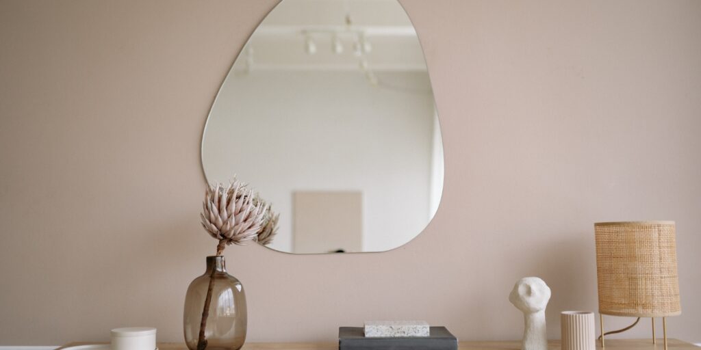 Minimalist mirror