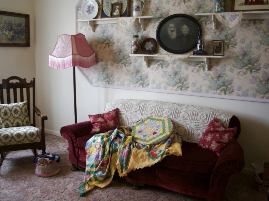 Quilt In Cottage Living Room