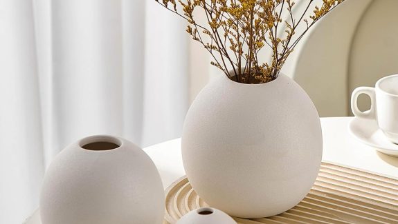 Product Of The Week: A Set of 3 Warm and Minimalist Vases