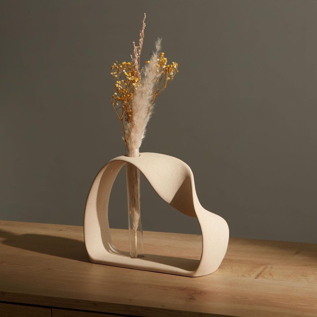 Product Of The Week: A Minimalist Vase with Ribbonlike Curves