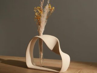 Product Of The Week: A Minimalist Vase with Ribbonlike Curves