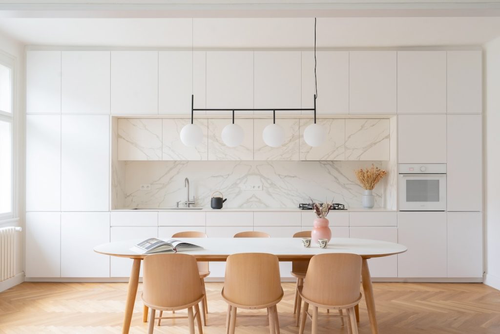 scandi modern kitchen with wooden dining table