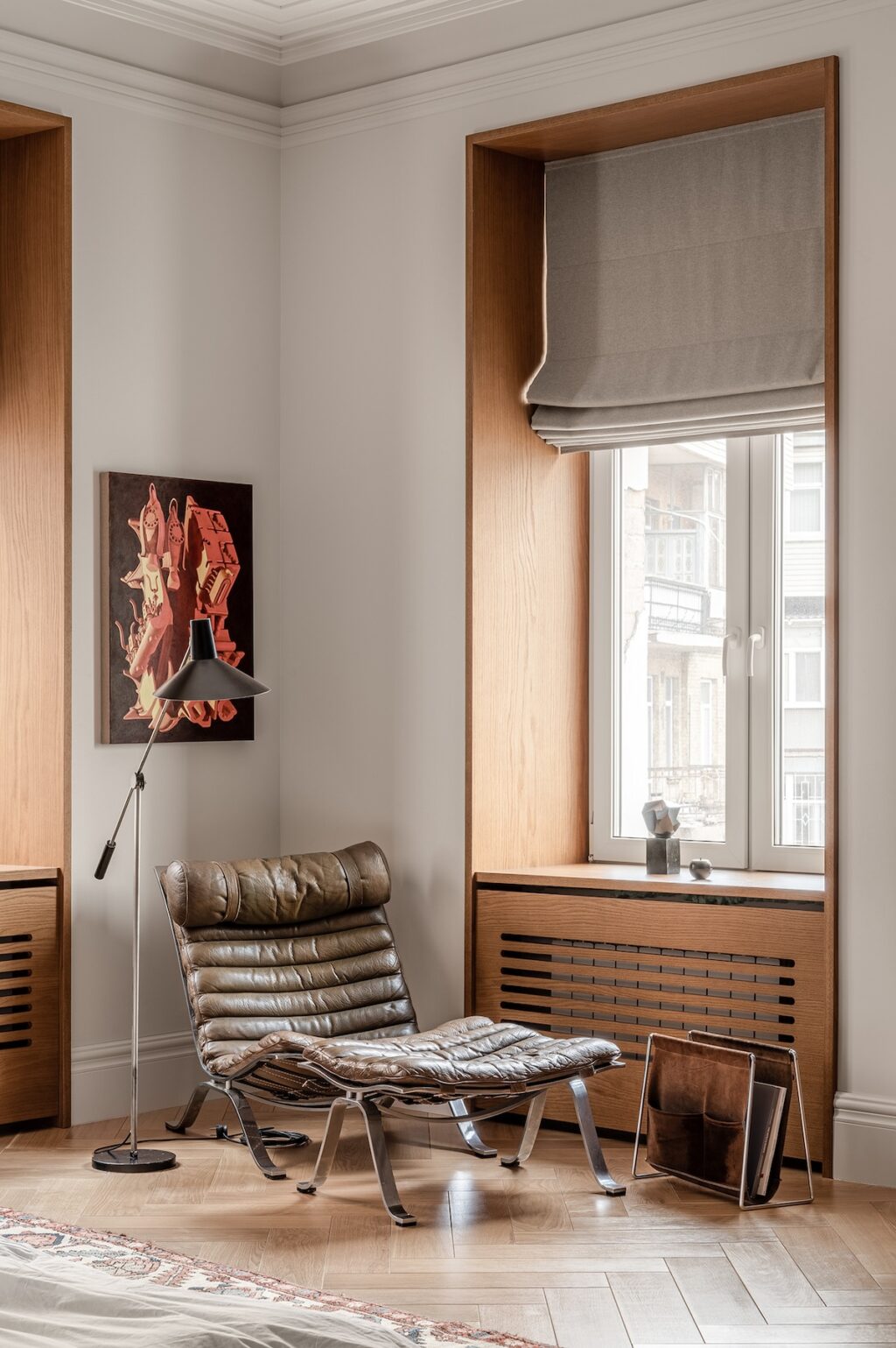 leather lounge chair with oak framed alcove