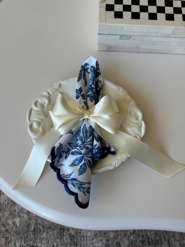 Bow napkin ring