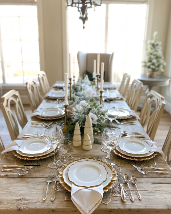 Elegant Silver and Gold Christmas Tablescape