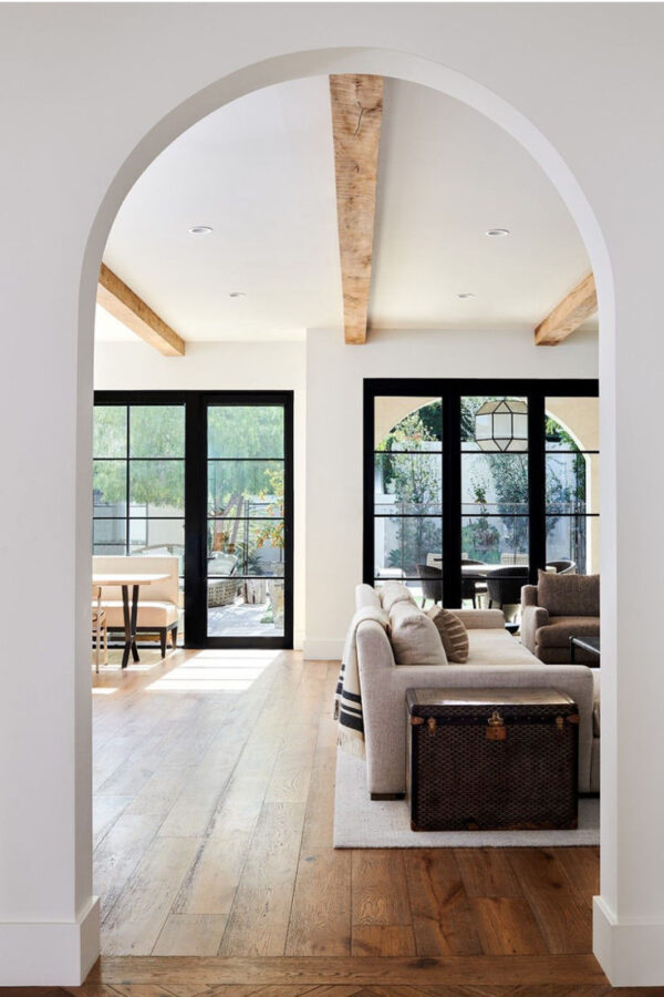 WOODEN BEAMS IN EUROPEAN ROOM