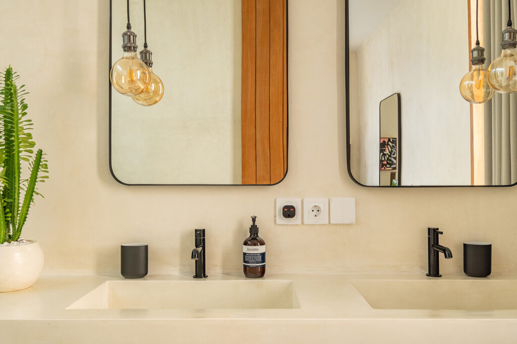 double vanity with black hardware